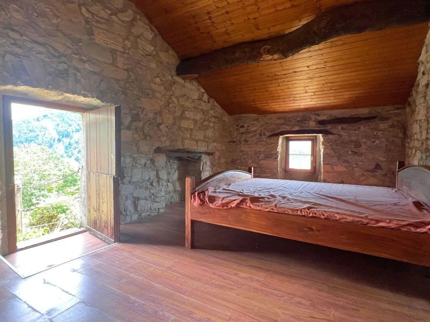 Charming renovated rustic with open valley view - Photo 7 of 14