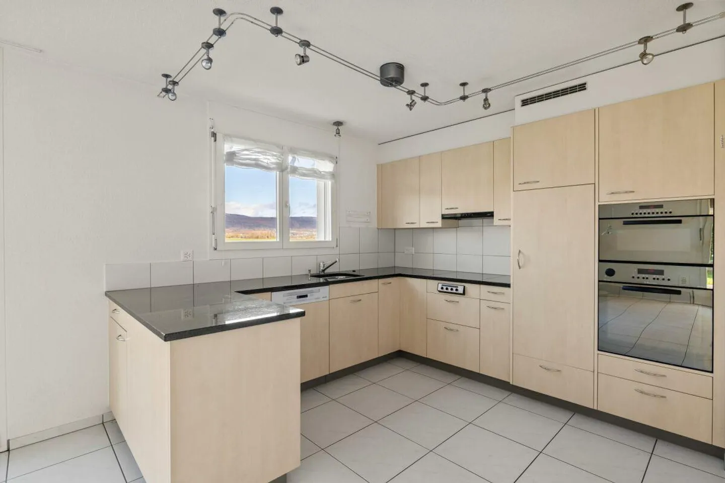 Charming 4.5-room garden apartment with spacious garden in Aarberg - Photo 5 of 21