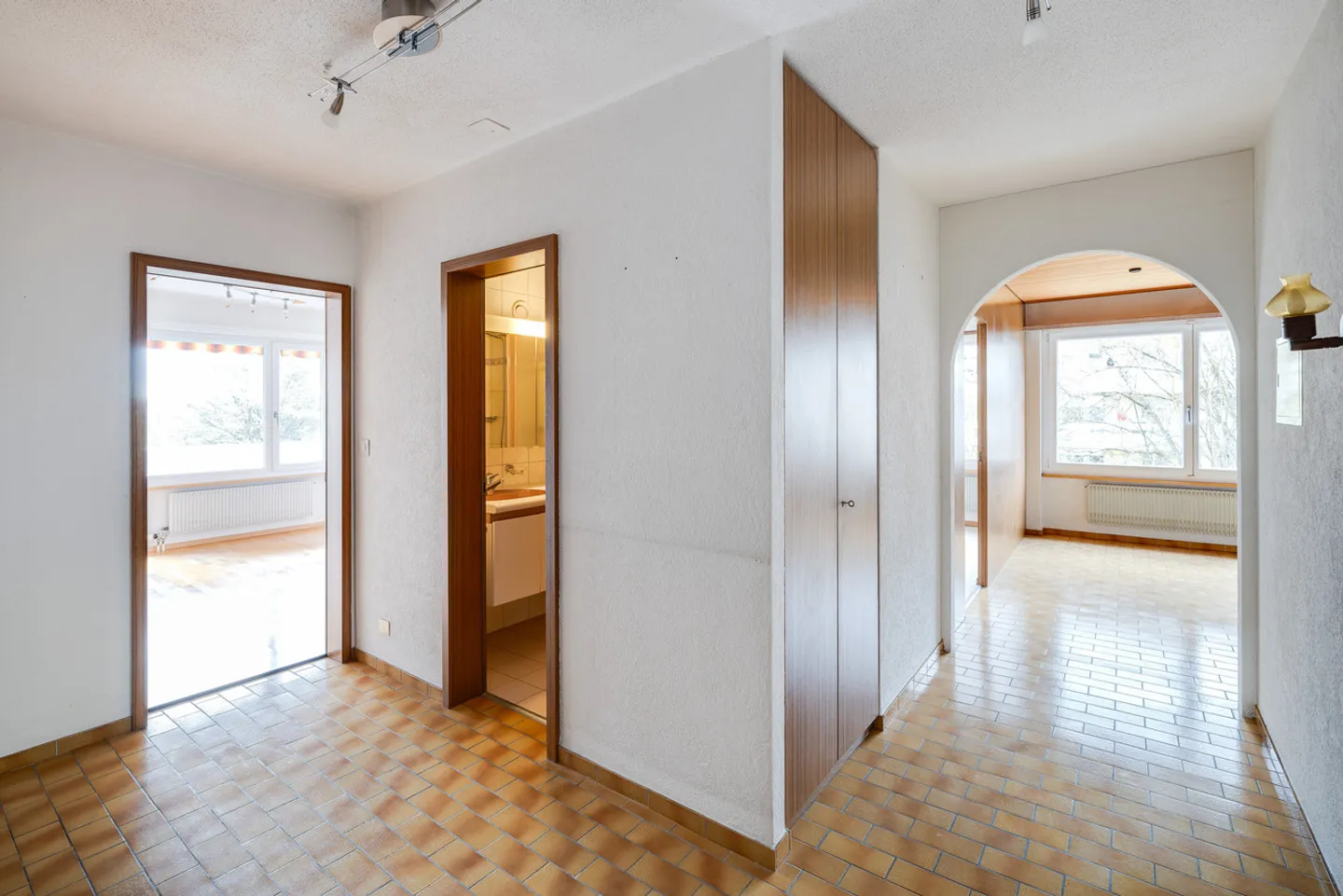 Spacious Apartment with Balcony - Photo 5 of 9