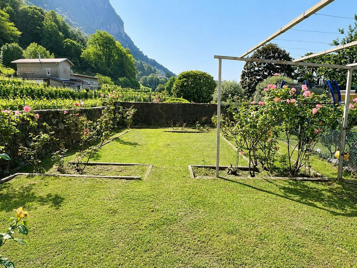 Characteristic property in rural area for renovation, consisting of 2/3 apartments - Photo 17 of 19