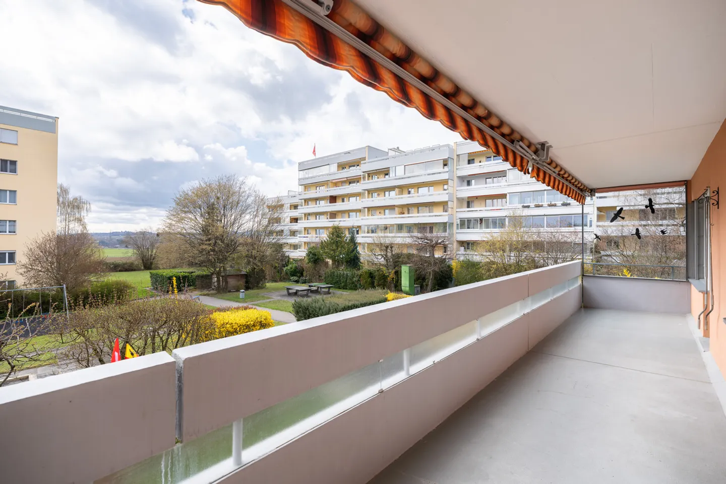 Spacious Apartment with Balcony - Photo 4 of 9