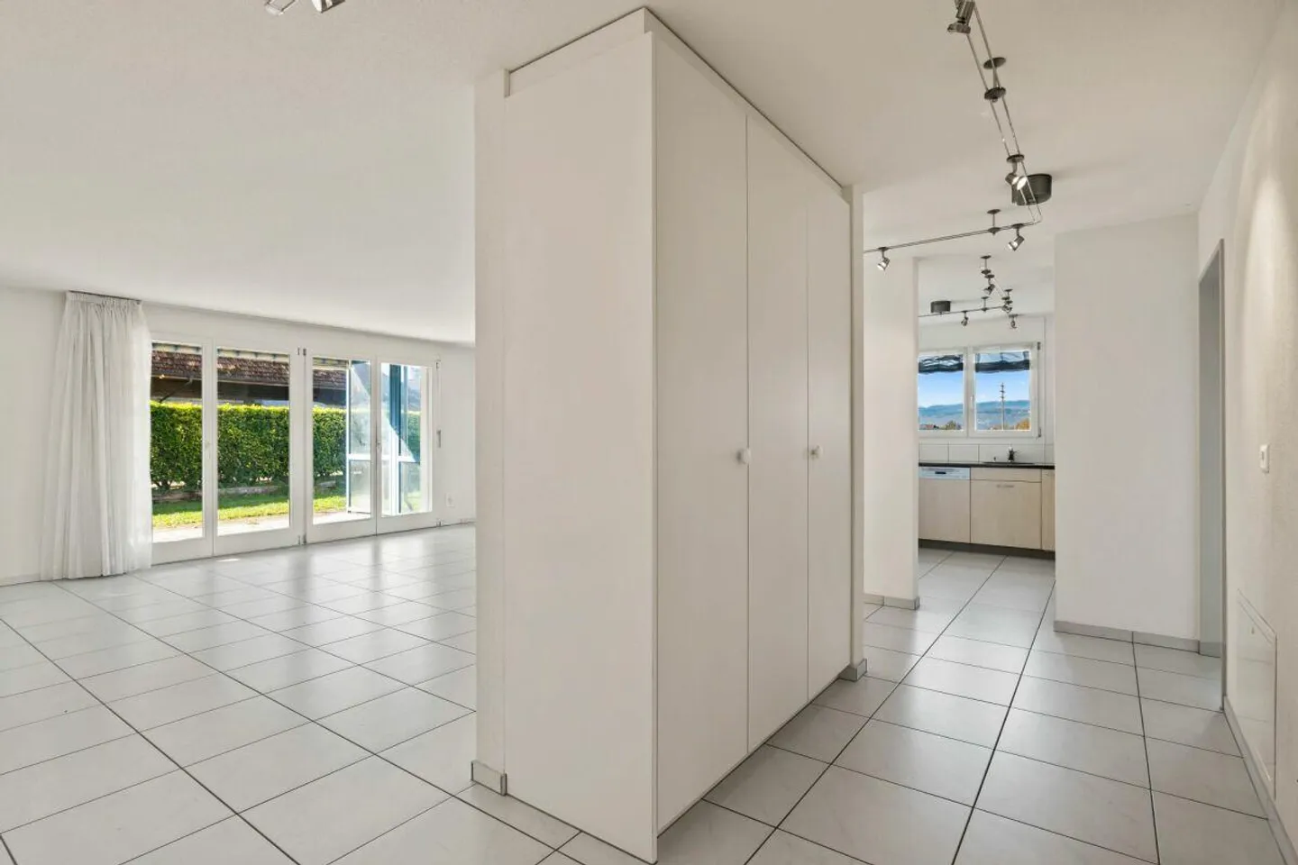 Charming 4.5-room garden apartment with spacious garden in Aarberg - Photo 6 of 21