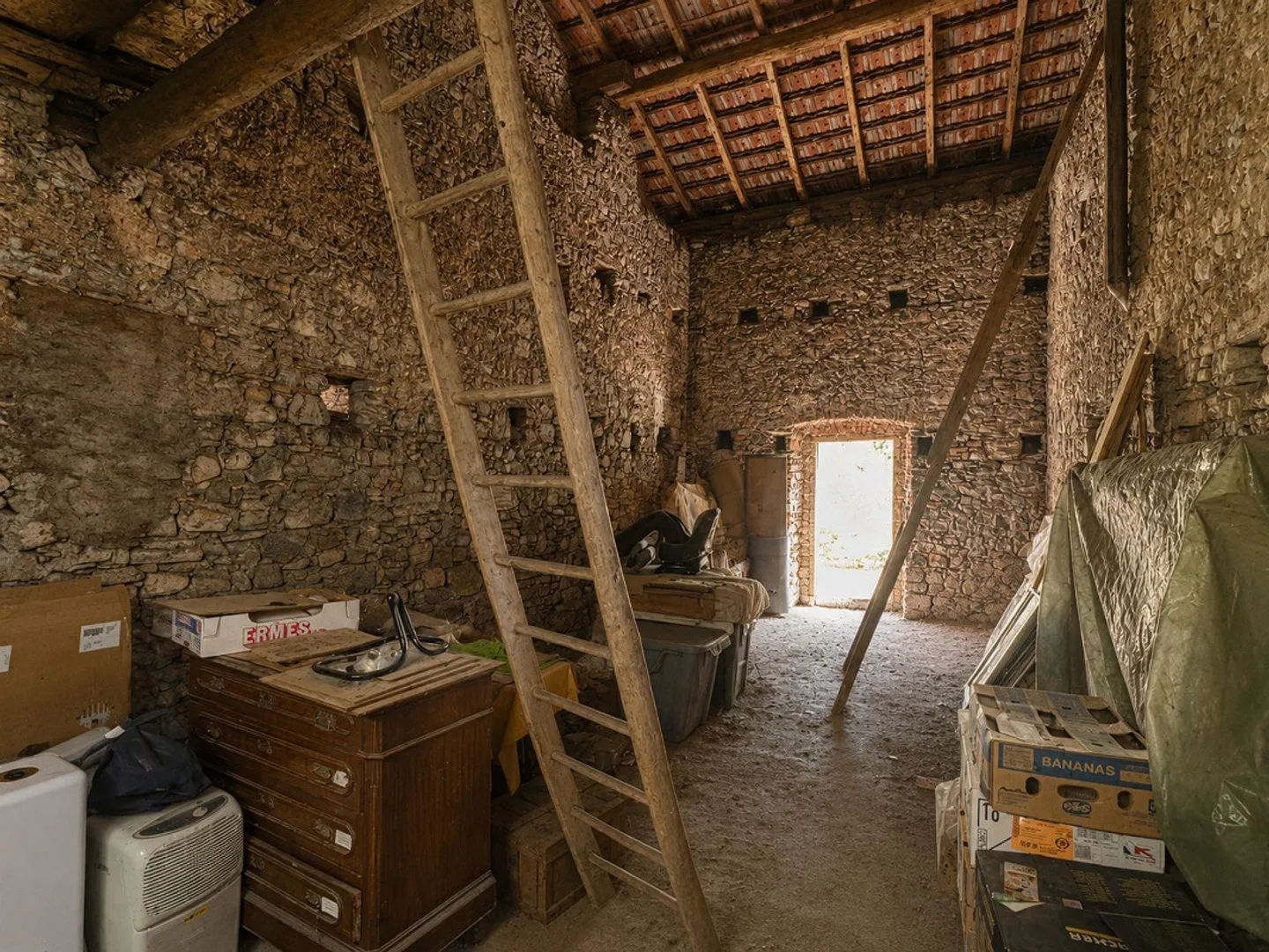 Characteristic property in rural area for renovation, consisting of 2/3 apartments - Photo 19 of 19