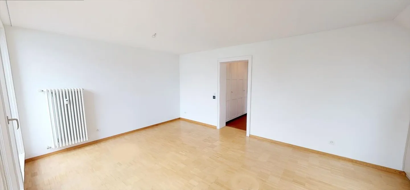 Modern Living Directly at SBB Station - Photo 3 of 8