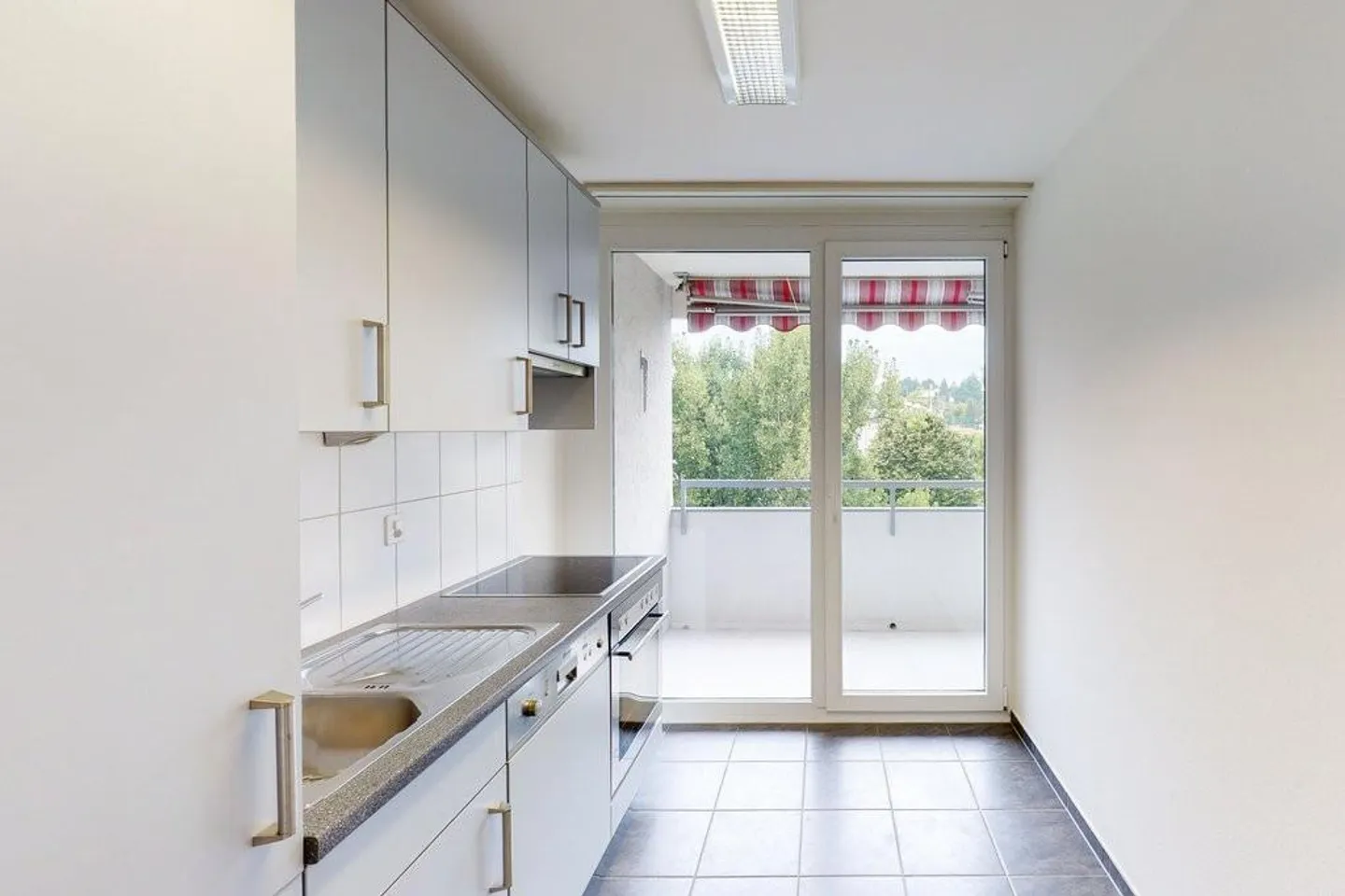 Zentrale Wohnung Nähe Migros - Foto 3 von 8