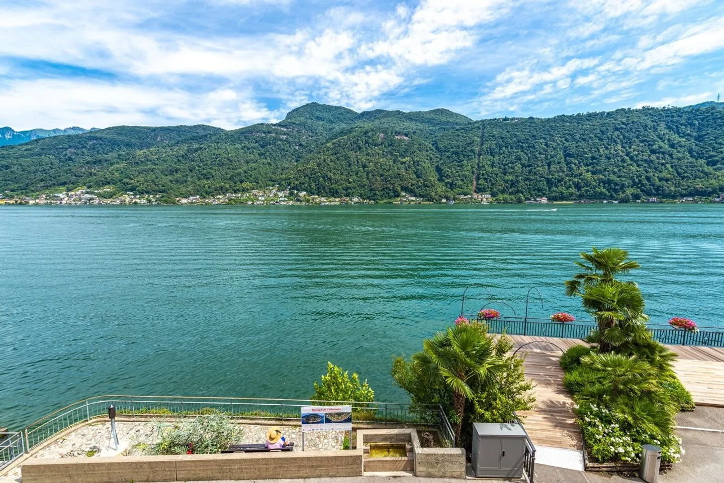 Typisches Tessiner Haus am Ufer des Morcote-Sees - Foto 1 von 13