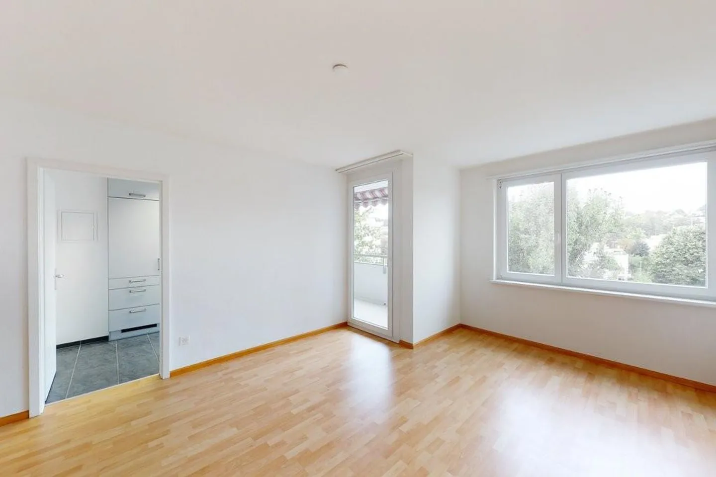 Zentrale Wohnung Nähe Migros - Foto 2 von 8
