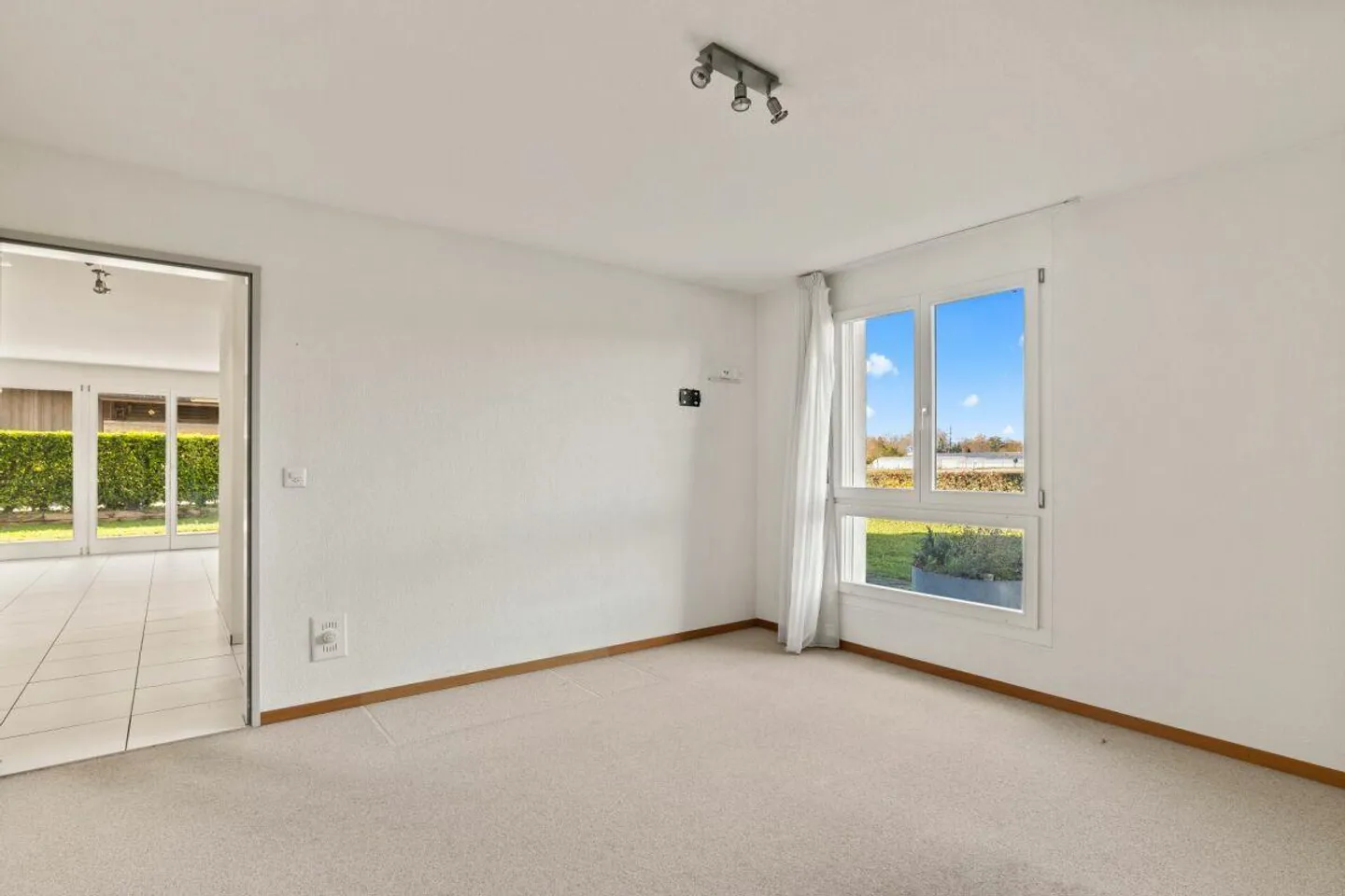 Charming 4.5-room garden apartment with spacious garden in Aarberg - Photo 7 of 21