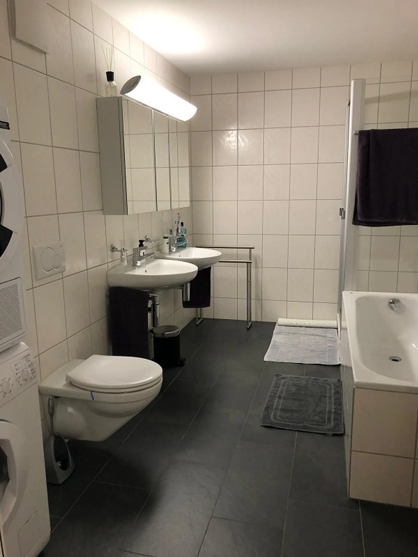 Charmante 2.5-Zimmer-Dachwohnung mit Weitblick und viel Charakter - Photo 3 of 10