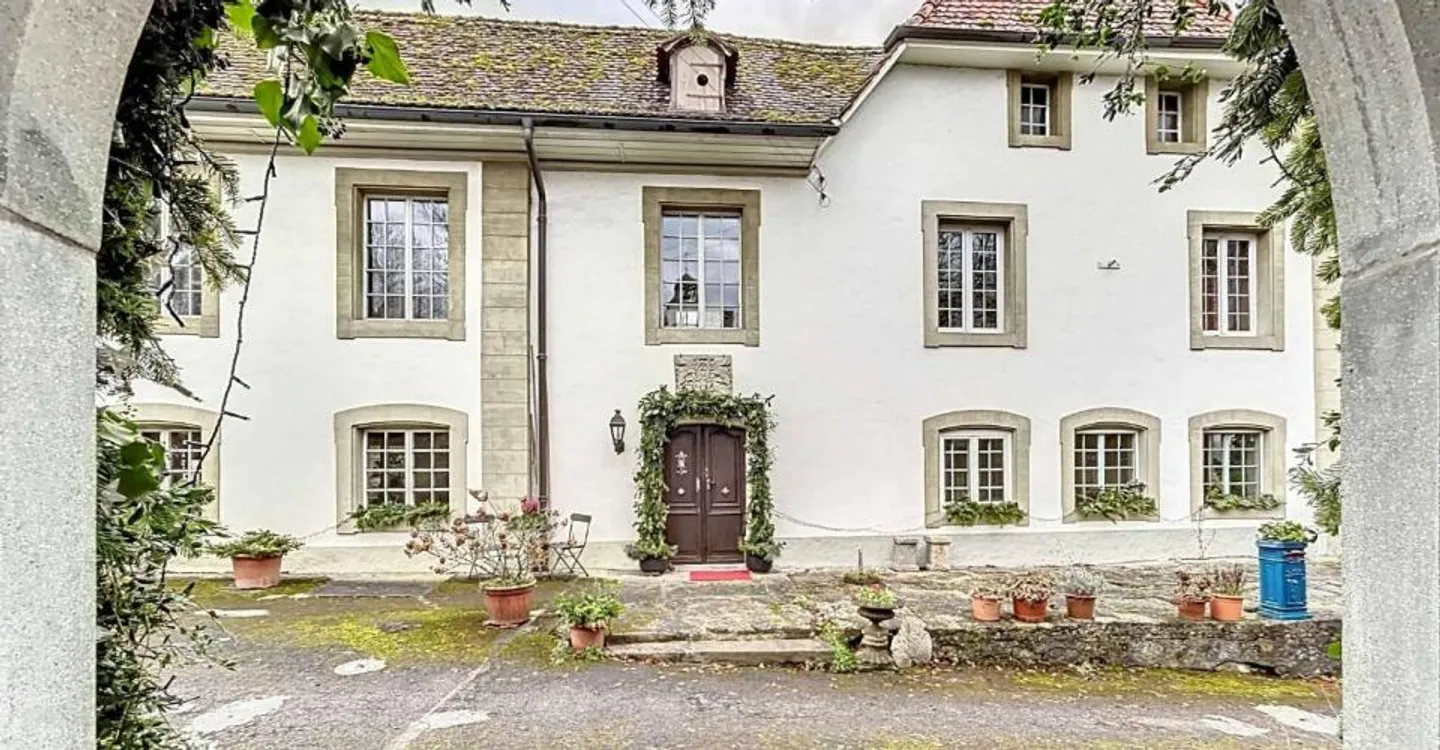 An exceptional estate steeped in history - A rare opportunity on the market! - Photo 2 of 10