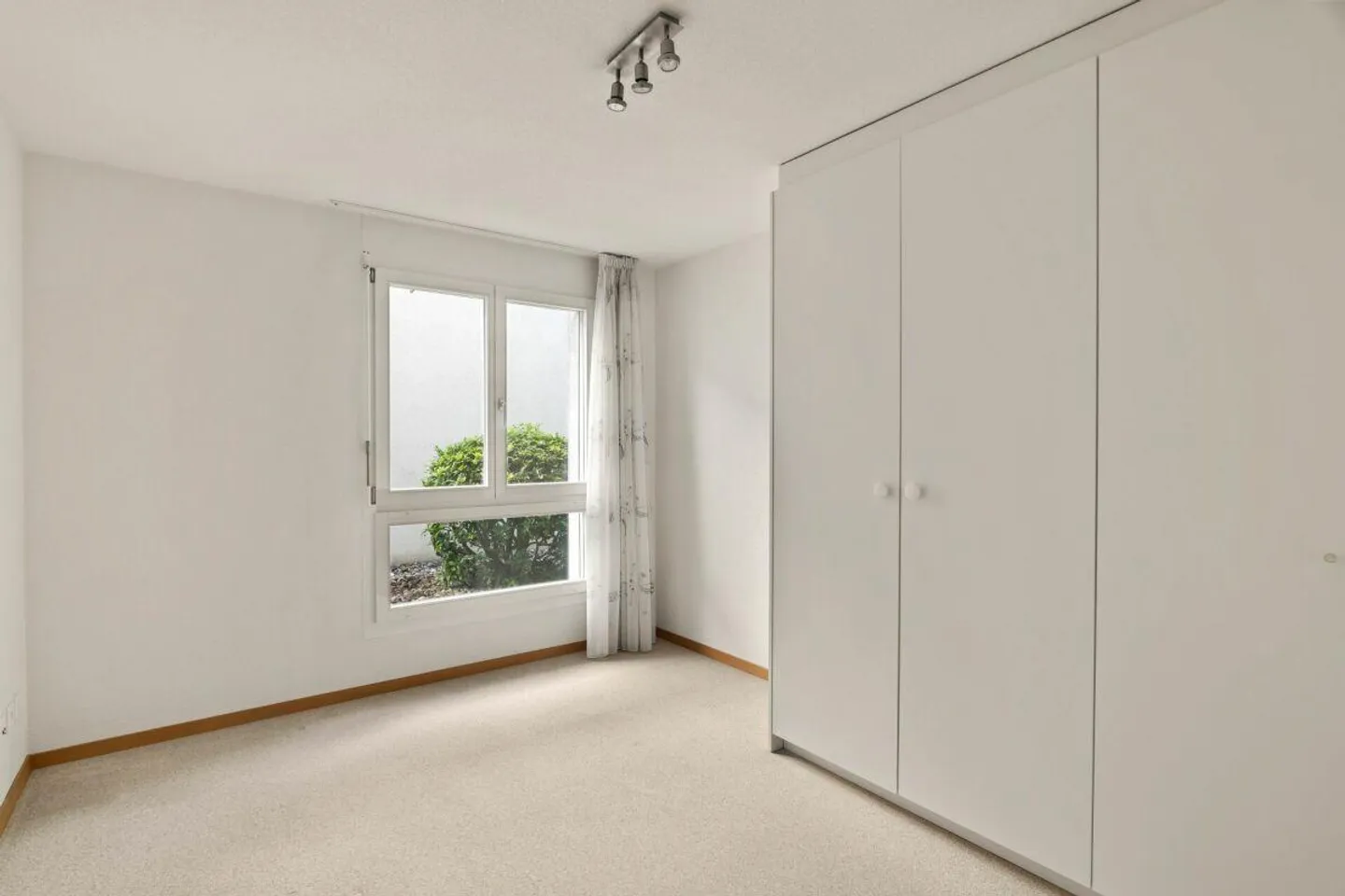 Charming 4.5-room garden apartment with spacious garden in Aarberg - Photo 9 of 21