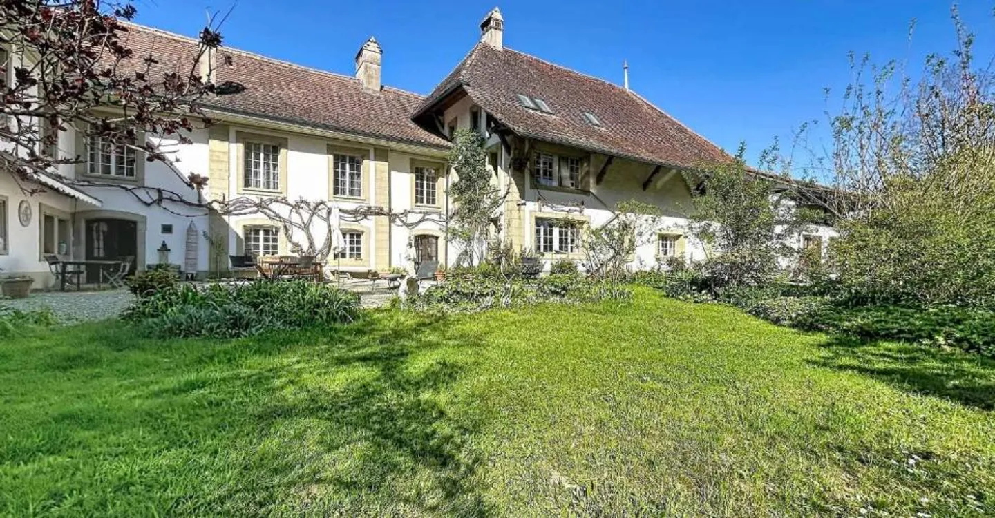 An exceptional estate steeped in history - A rare opportunity on the market! - Photo 3 of 10