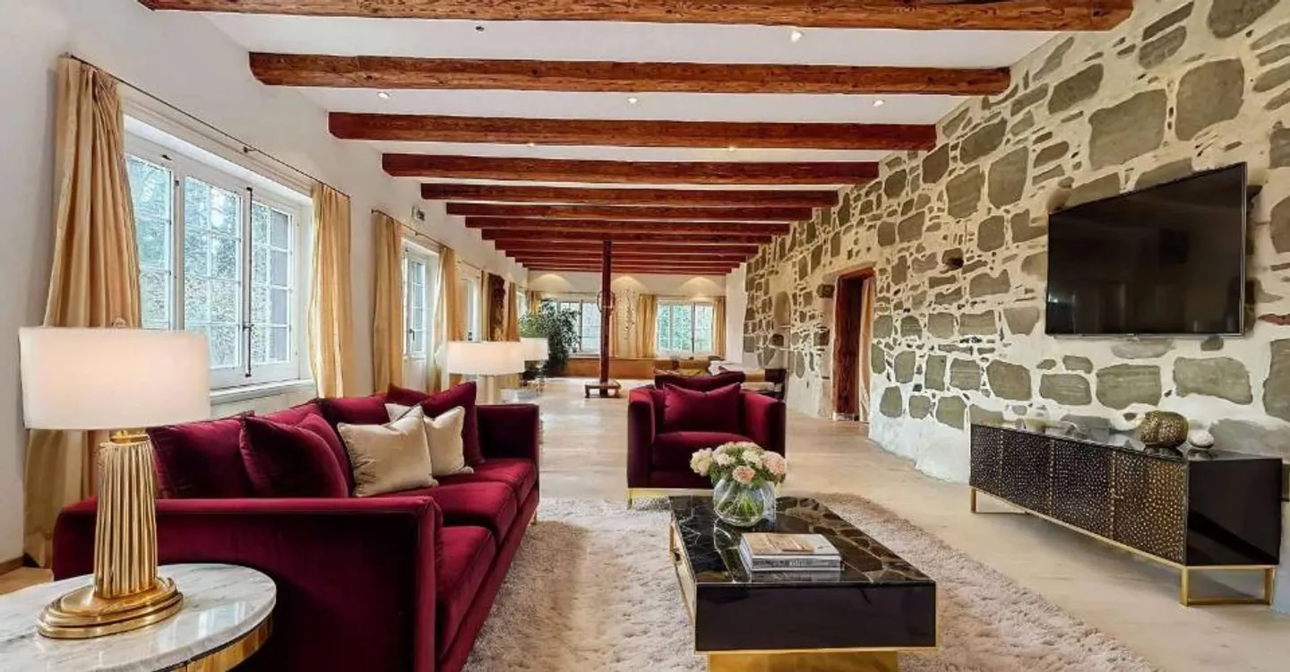 An exceptional estate steeped in history - A rare opportunity on the market! - Photo 5 of 10