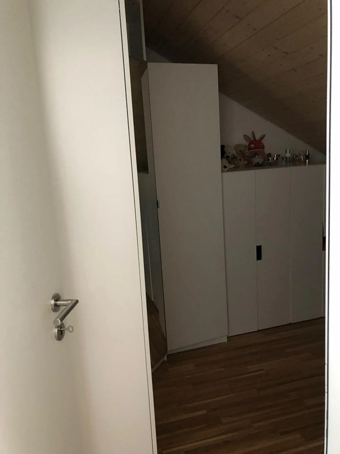 Charmante 2.5-Zimmer-Dachwohnung mit Weitblick und viel Charakter - Photo 4 of 10