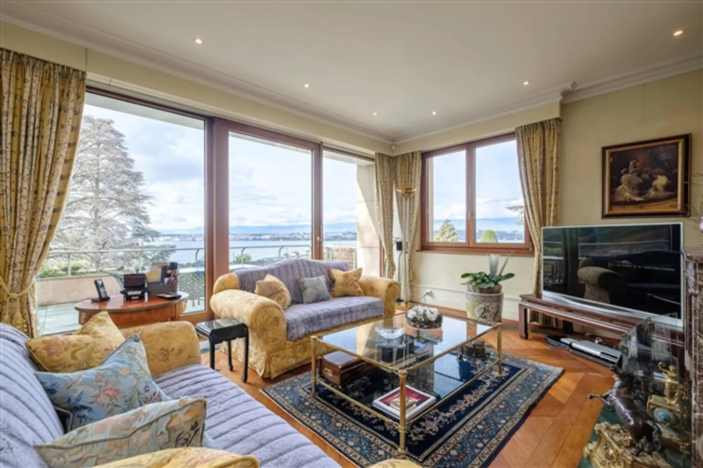 Bell'appartamento con terrazza con vista sul lago - Foto 3 di 13