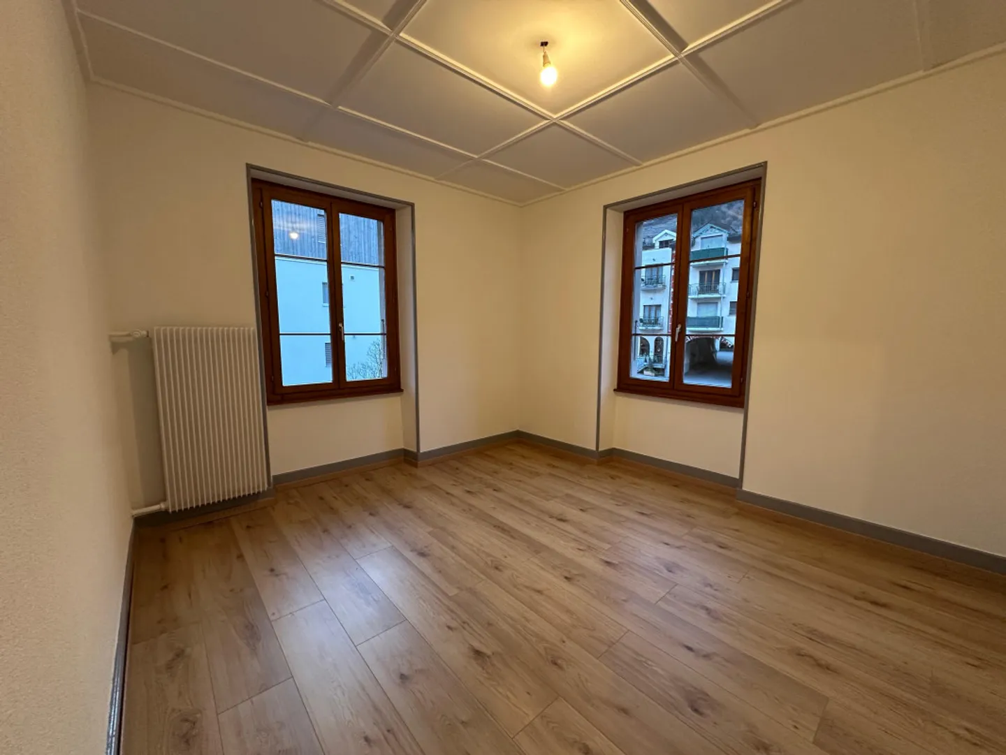 4.5-room apartment located in the center of Fully - Photo 3 of 5
