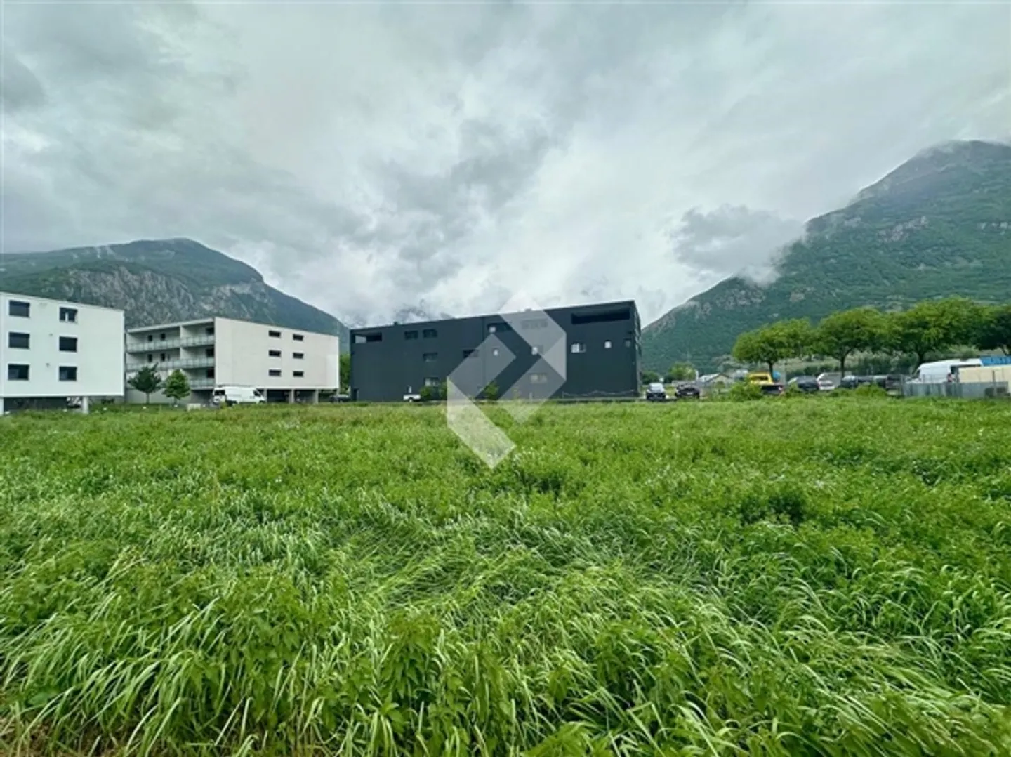 Box hall con porta sezionale - Foto 3 di 7