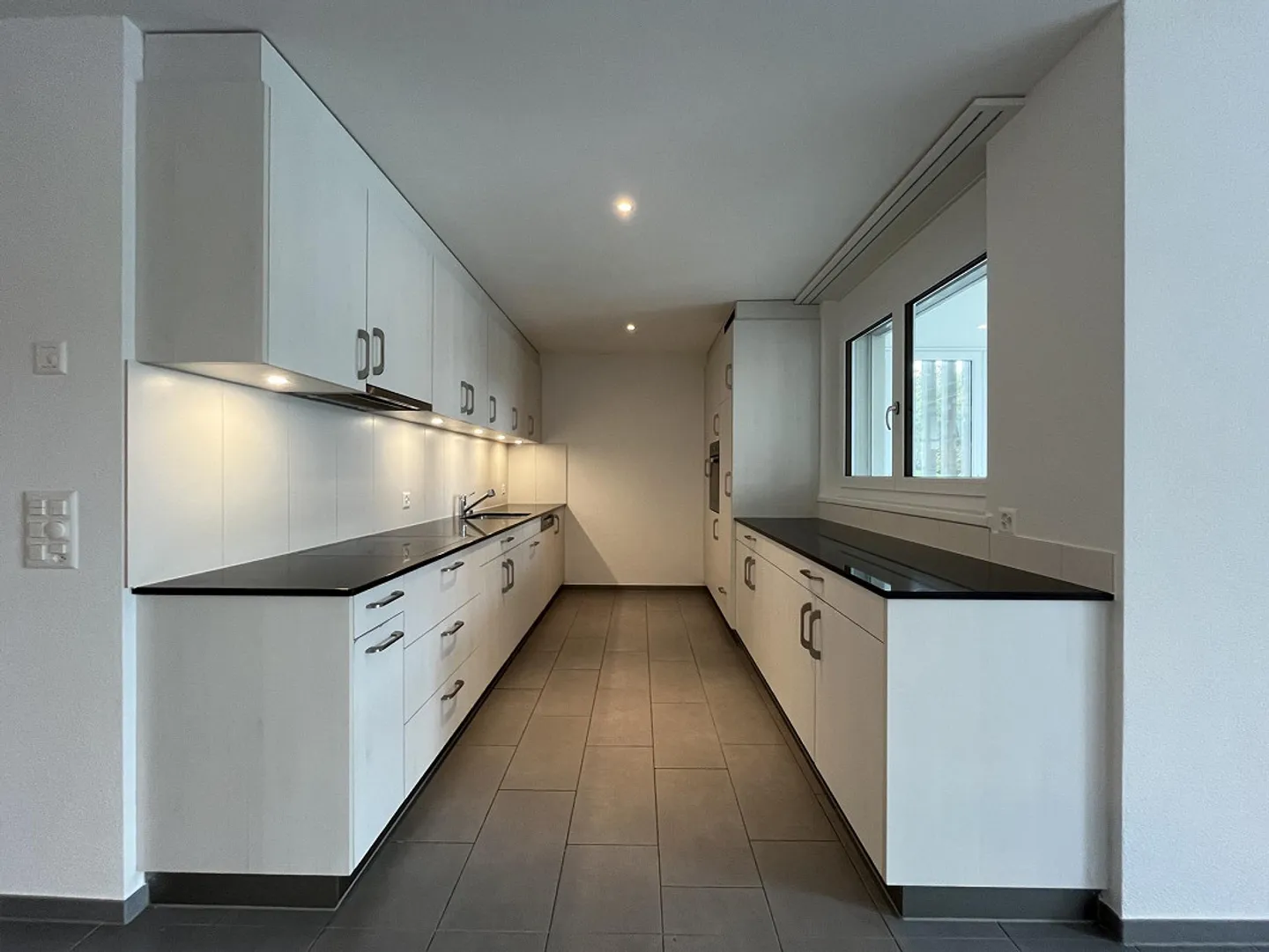 Large apartment with a balcony and a large terrace - Photo 3 of 12