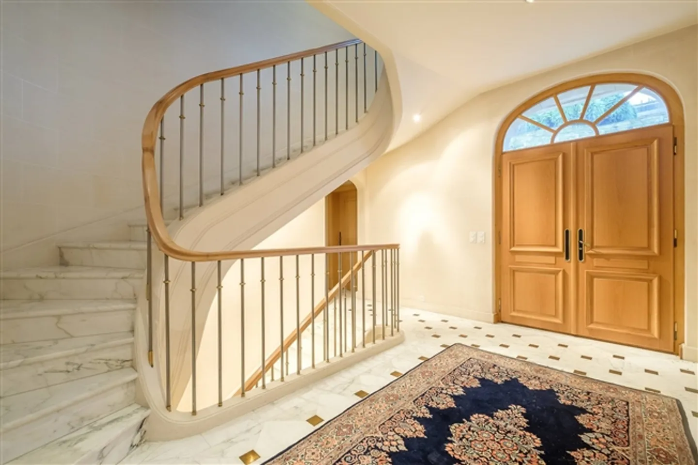 Ampia casa padronale divisa in 2 appartamenti con vista lago - Foto 8 di 13