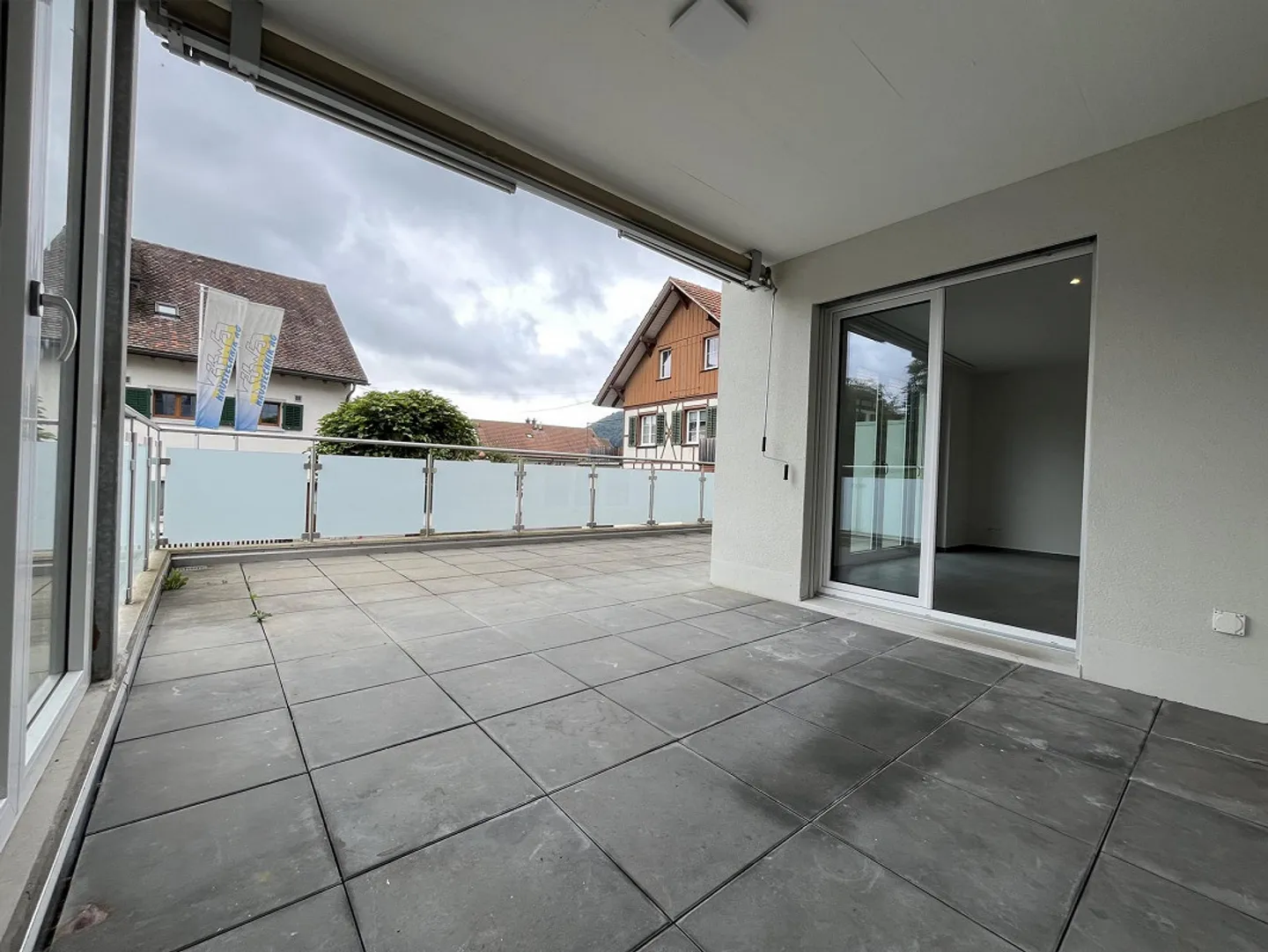 Large apartment with a balcony and a large terrace - Photo 10 of 12