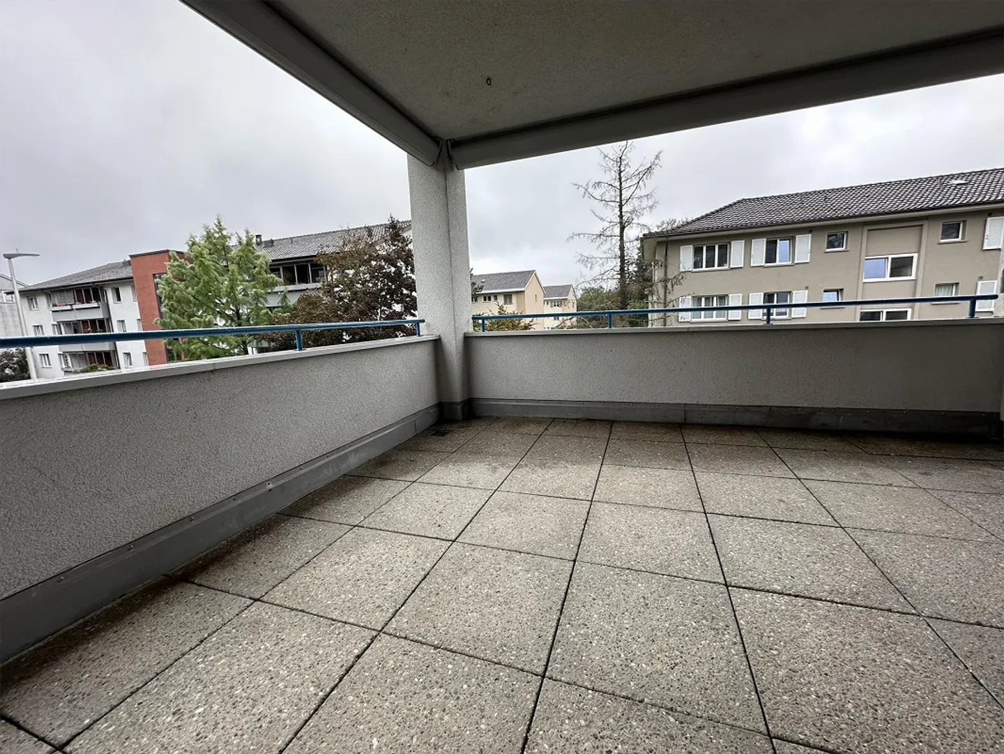 Ampio appartamento di 5,5 locali con balcone e garage a Oberwil - Foto 5 di 18