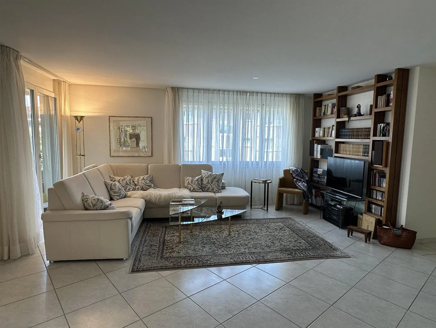 Ampio appartamento di 5,5 locali con balcone e garage a Oberwil - Foto 6 di 18