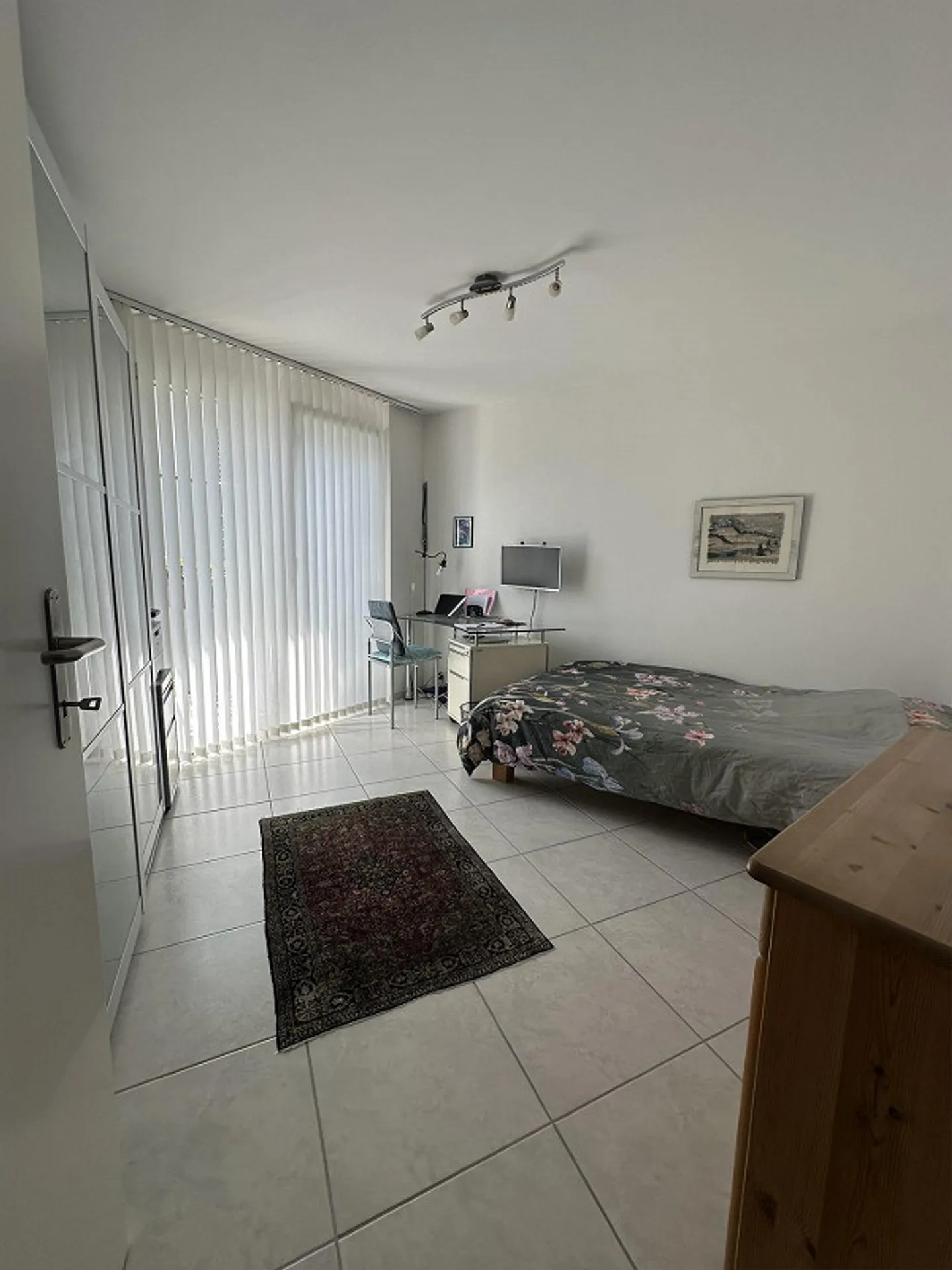 Ampio appartamento di 5,5 locali con balcone e garage a Oberwil - Foto 8 di 18