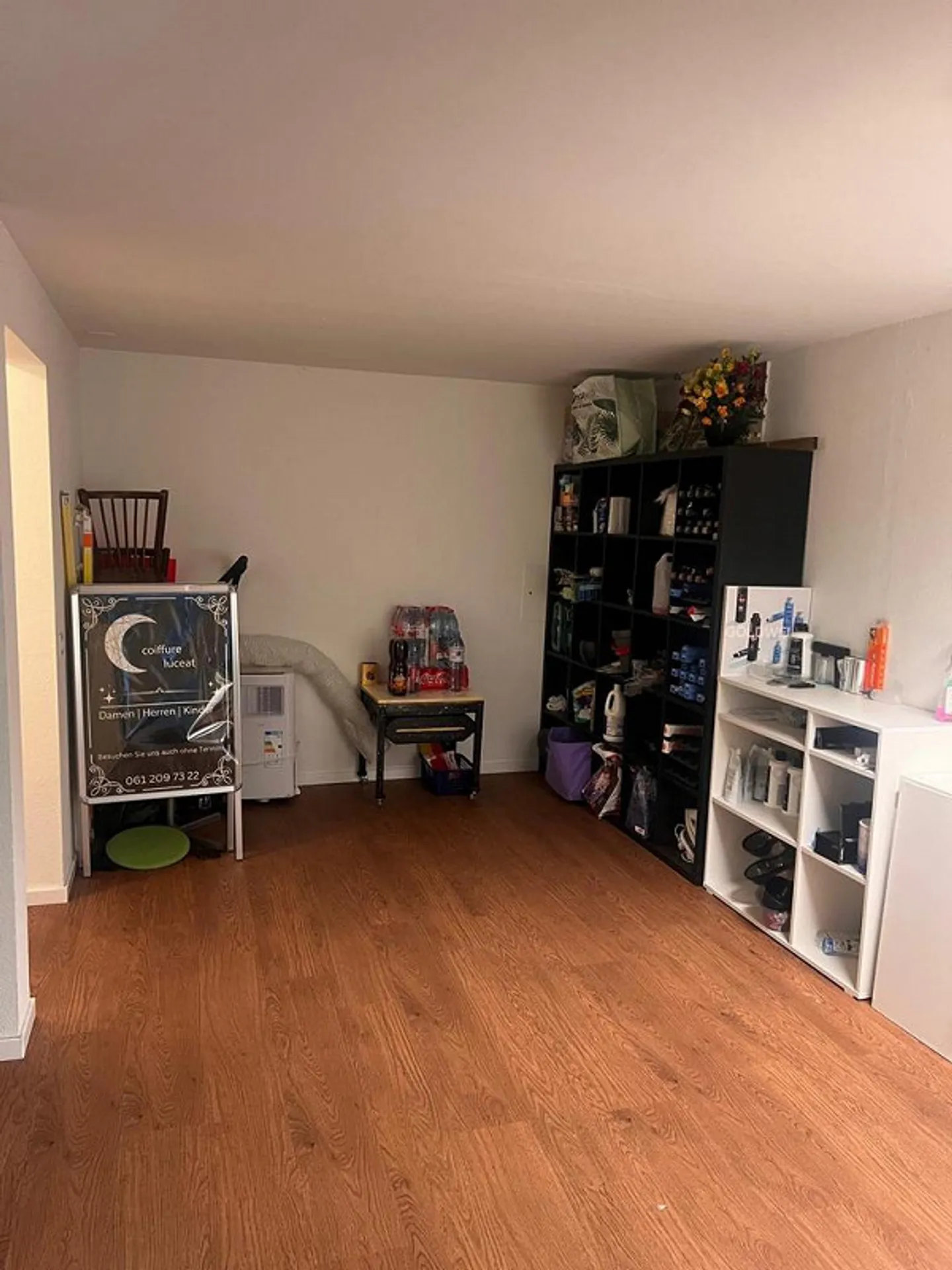 Espace commercial avec vitrine dans le quartier animé de Gundeldingen - Photo 9 sur 10