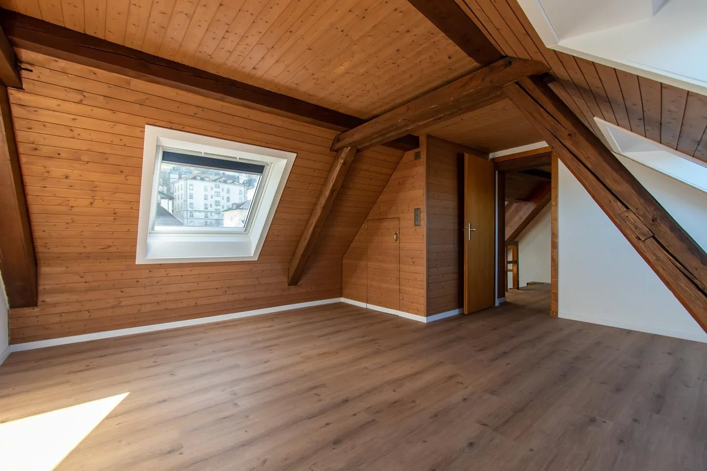 Maisonette penthouse speciale di 4 stanze in città - Foto 10 di 13