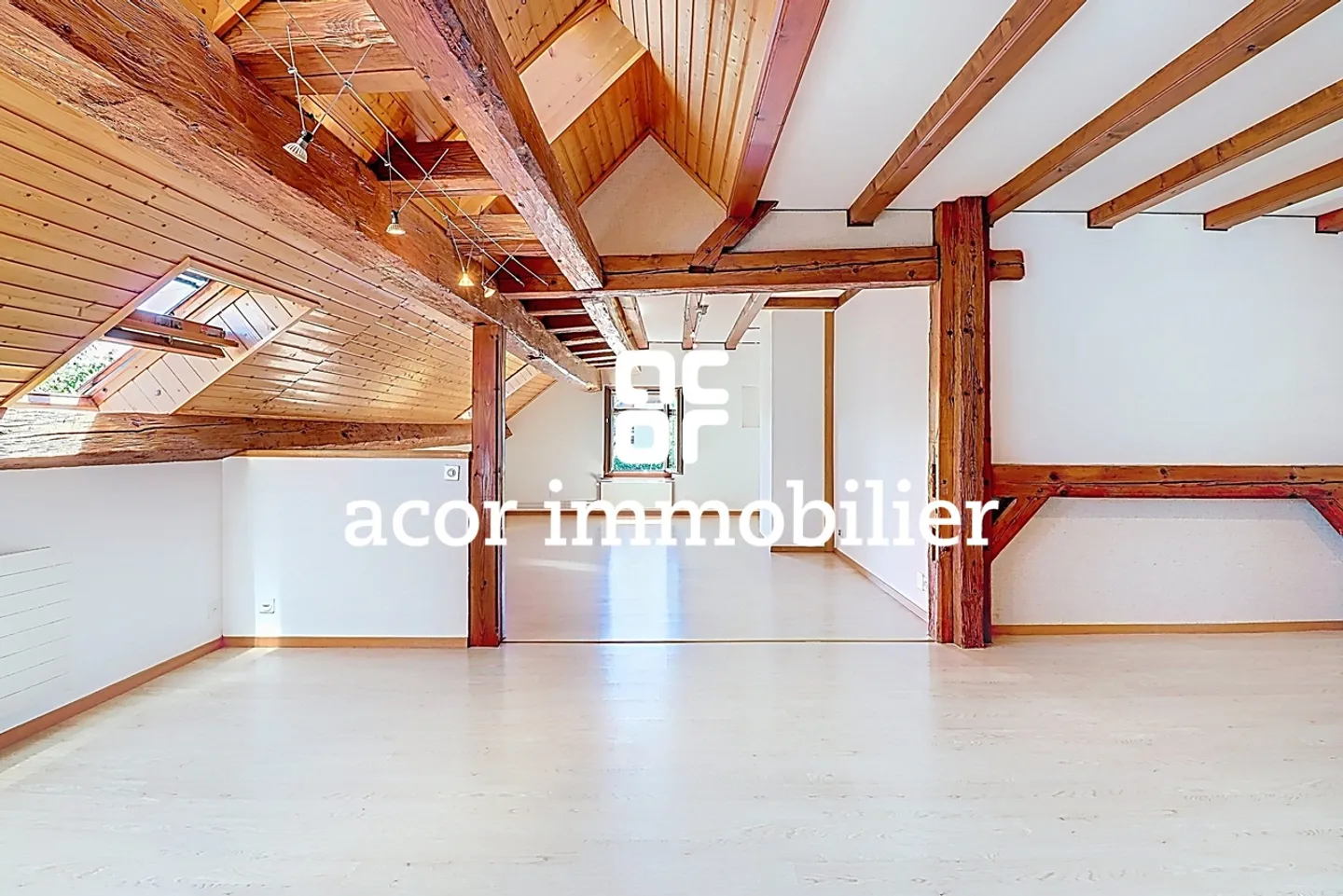 Spaziosa casa familiare in zona tranquilla con potenziale locativo - Foto 2 di 7
