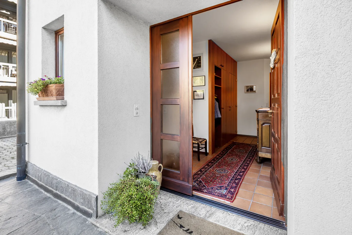 Large House in a Quiet Location - Photo 2 of 13