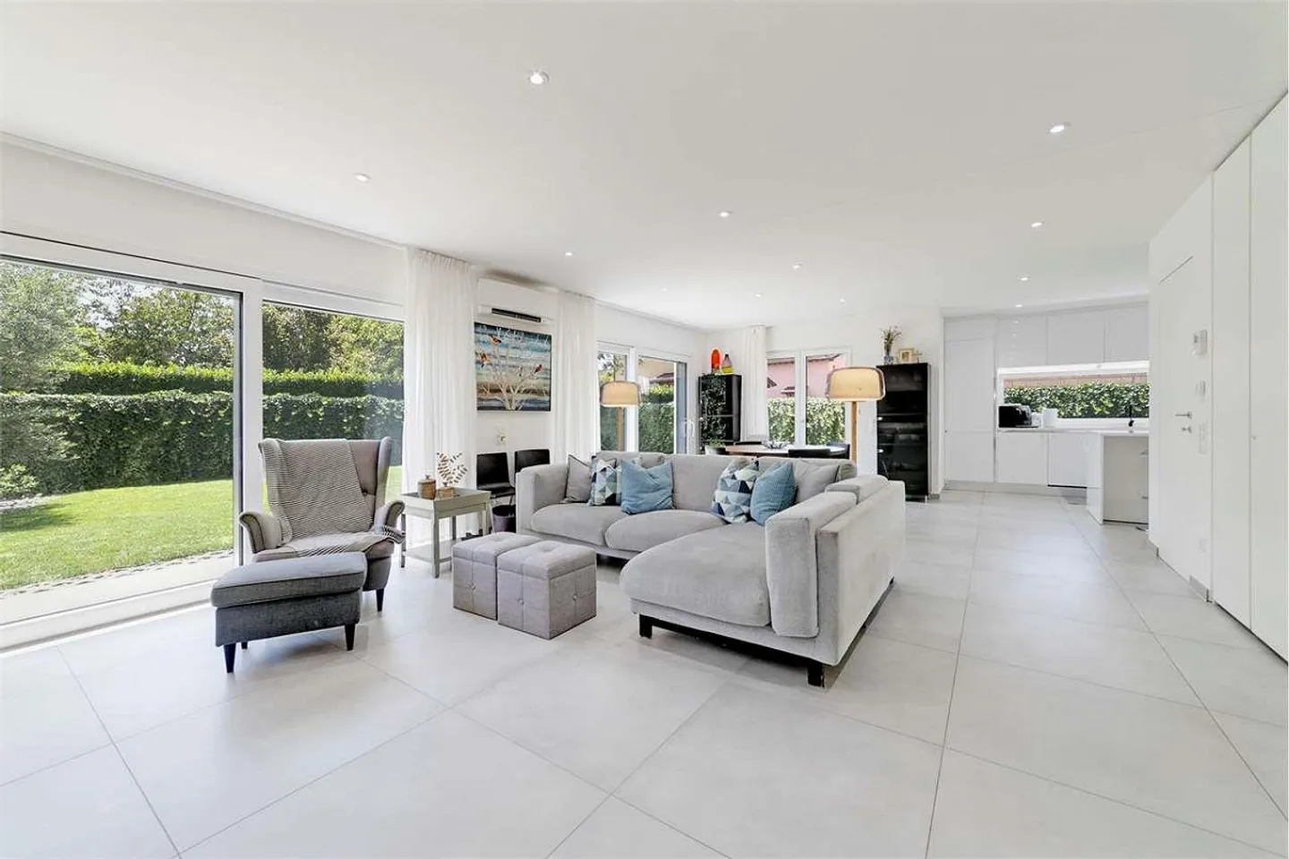 Modern Villa with Garden in Ligornetto - Photo 1 of 13