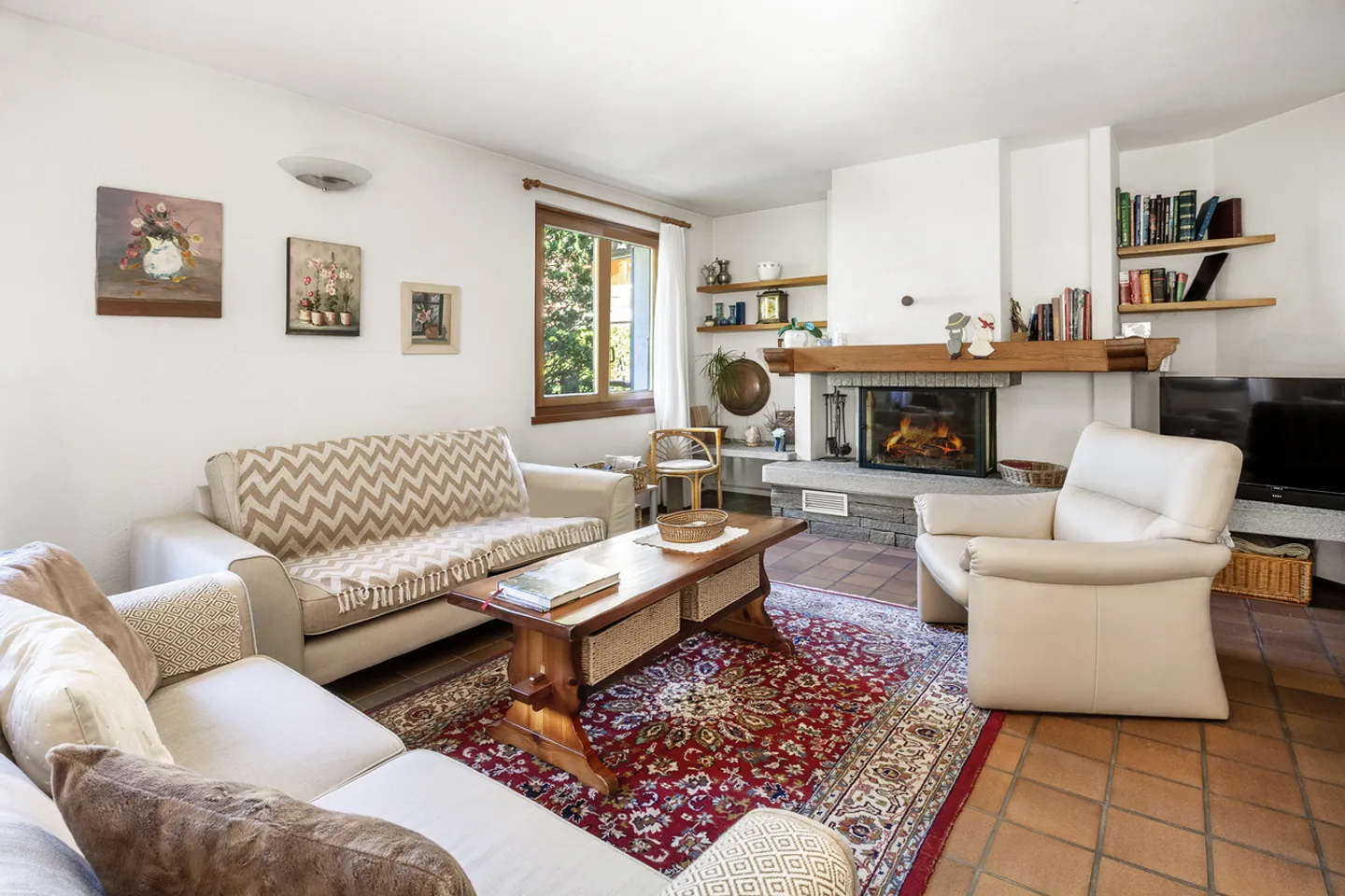 Large House in a Quiet Location - Photo 3 of 13