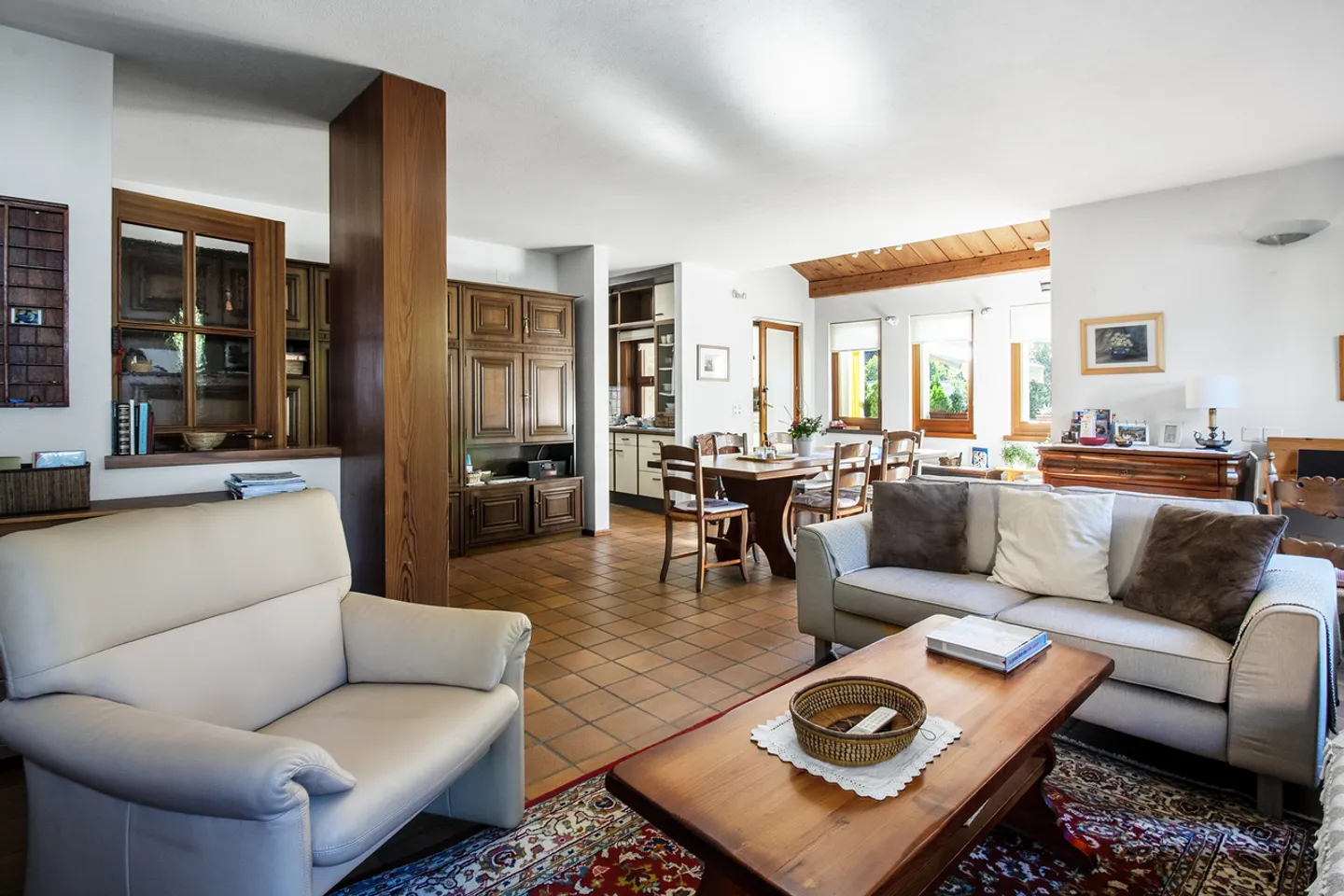 Large House in a Quiet Location - Photo 4 of 13