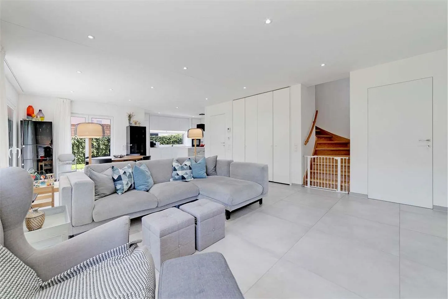 Modern Villa with Garden in Ligornetto - Photo 2 of 13