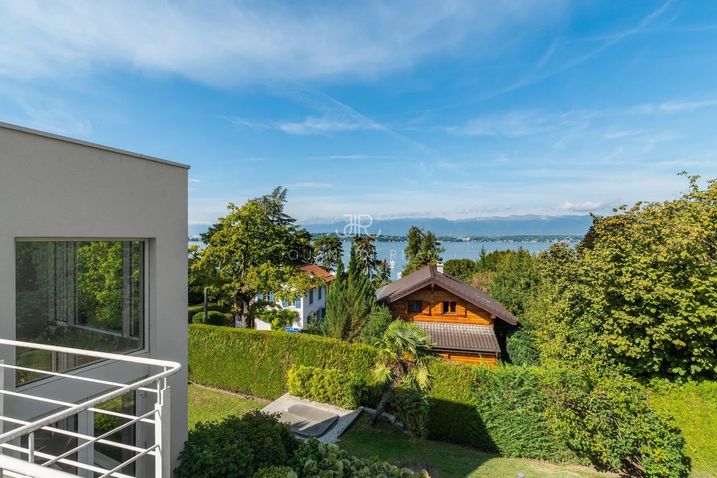 Luxury Villa by the Lake - Photo 2 of 2