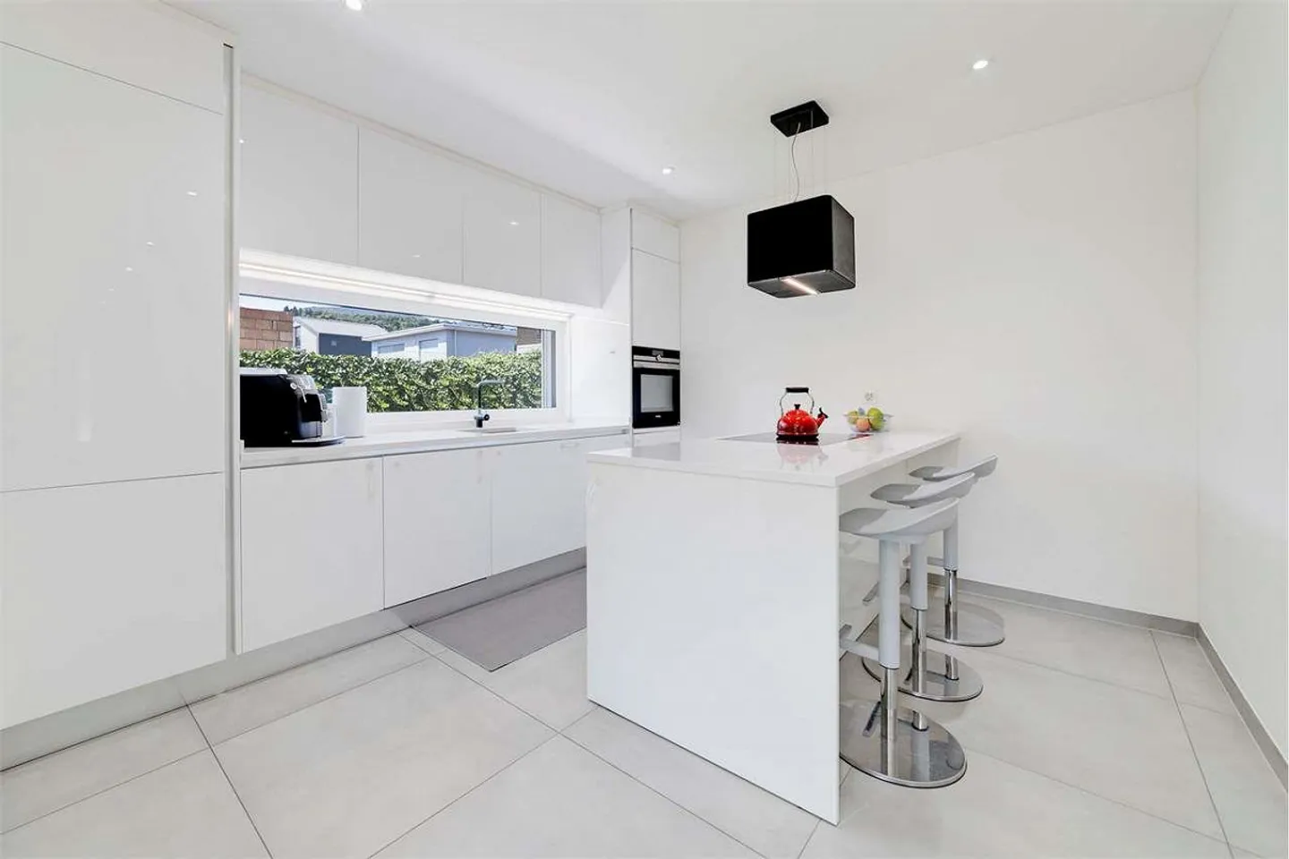 Modern Villa with Garden in Ligornetto - Photo 3 of 13