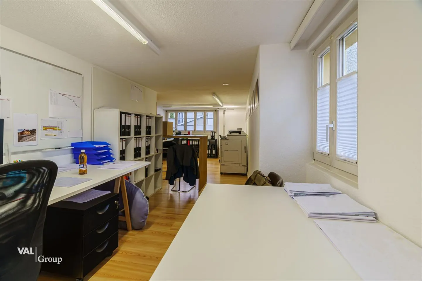 Mixed-use building 8.5 rooms - Photo 3 of 13