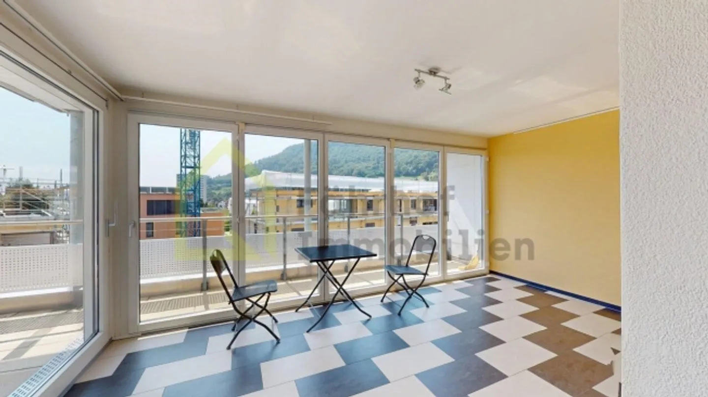 Attico con grande giardino d'inverno e terrazza soleggiata - Foto 10 di 12