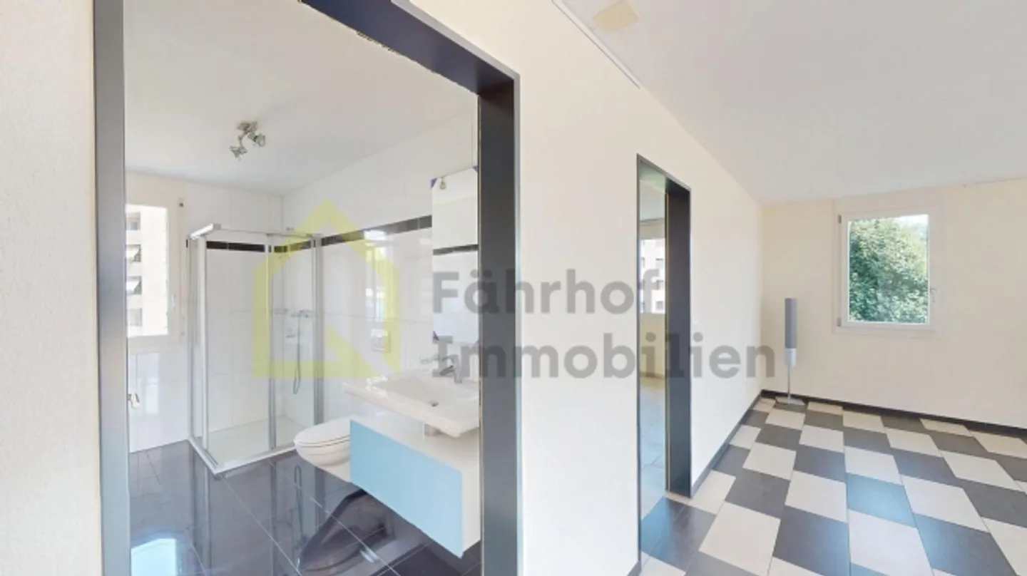 Attico con grande giardino d'inverno e terrazza soleggiata - Foto 6 di 12