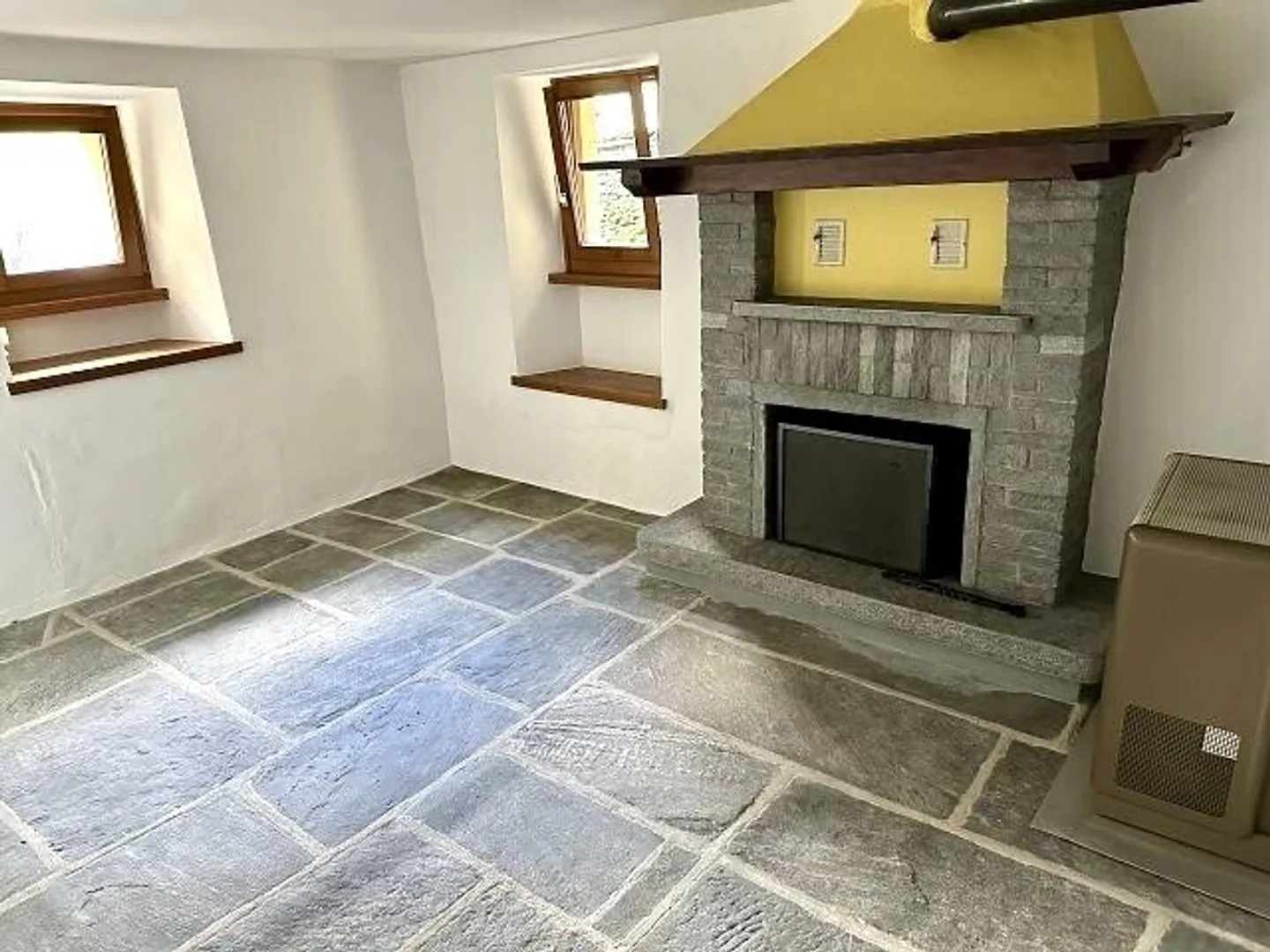 Maison bifamiliale avec appartements de 3 et 4 pièces - Photo 3 sur 13