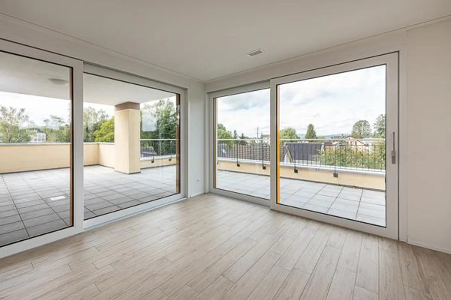 Traumwohnung mit zwei Terrassen und traumhafter Weitsicht! - Photo 3 sur 12