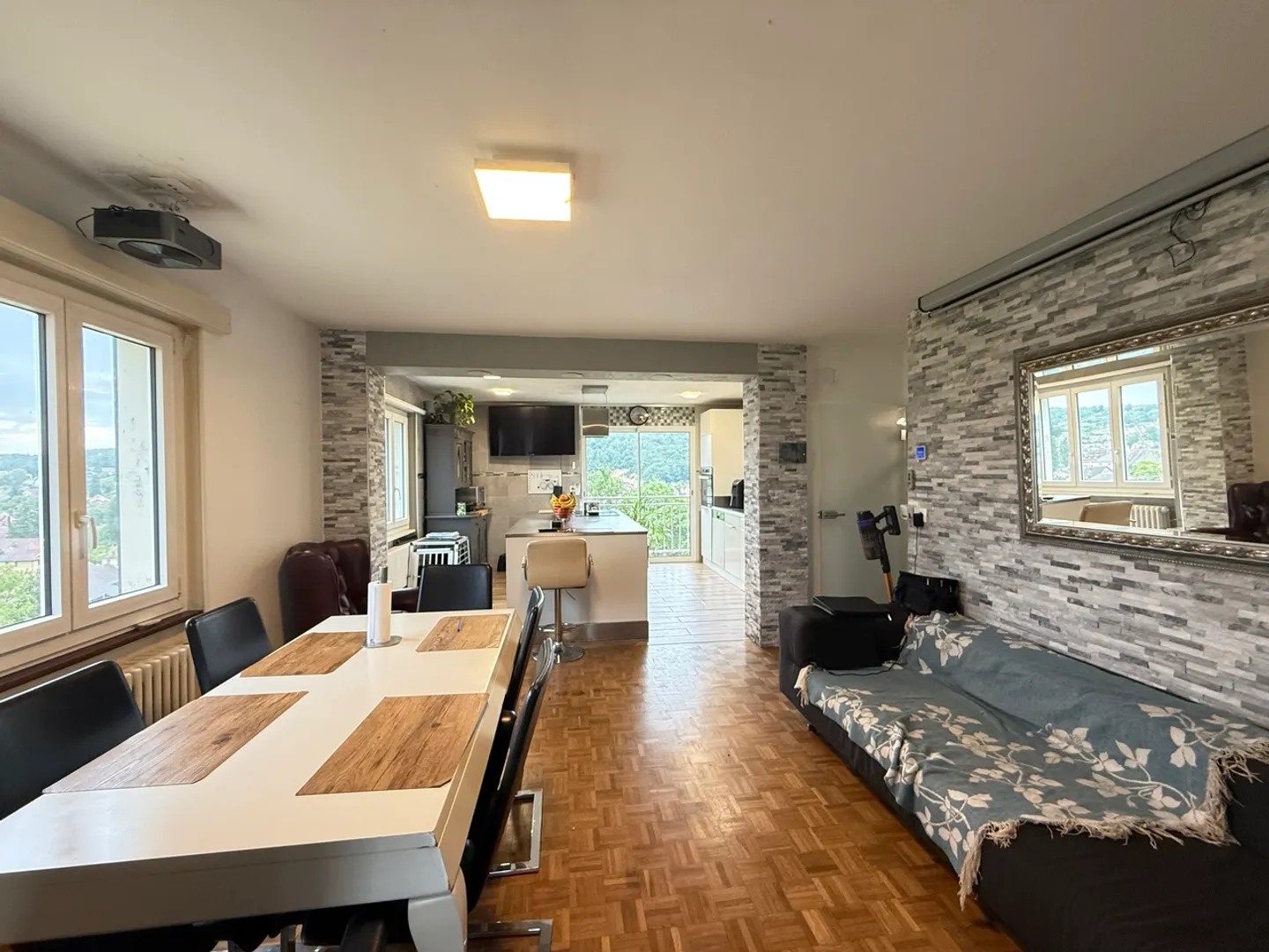 Gemütliches Haus mit ruhigem Außenbereich hinten - Foto 3 von 17