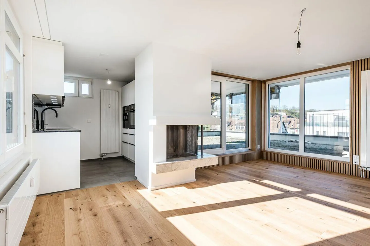 Renovated 3.5-room penthouse with XXL terrace (no lift) - Photo 1 of 17