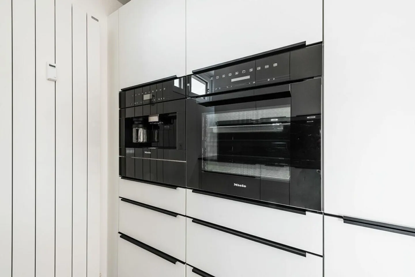 Renovated 3.5-room penthouse with XXL terrace (no lift) - Photo 3 of 17