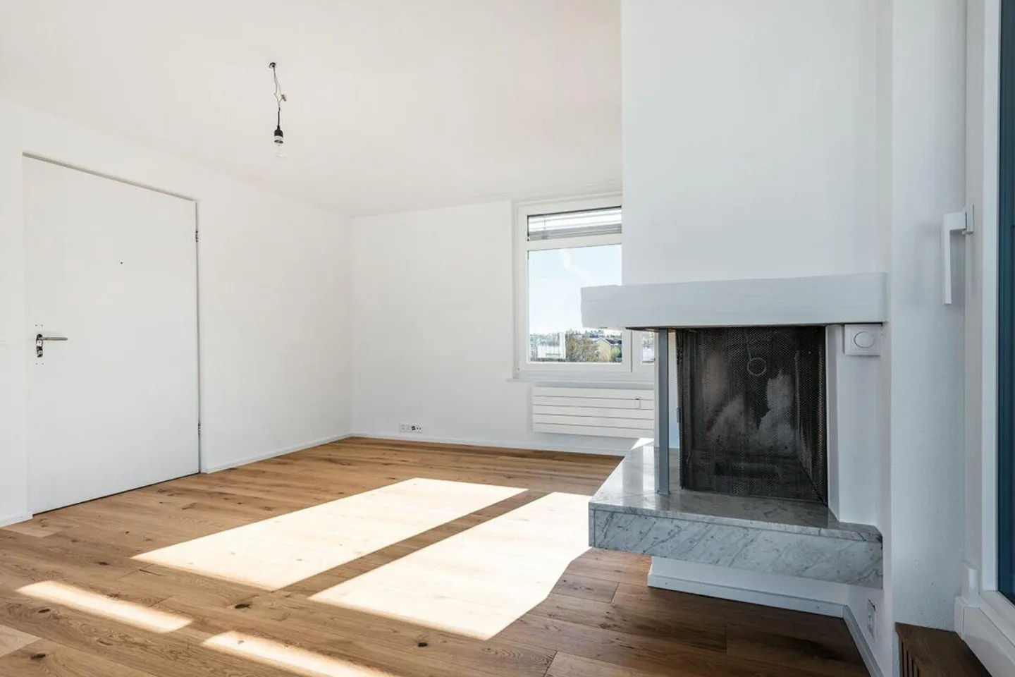 Renovated 3.5-room penthouse with XXL terrace (no lift) - Photo 4 of 17