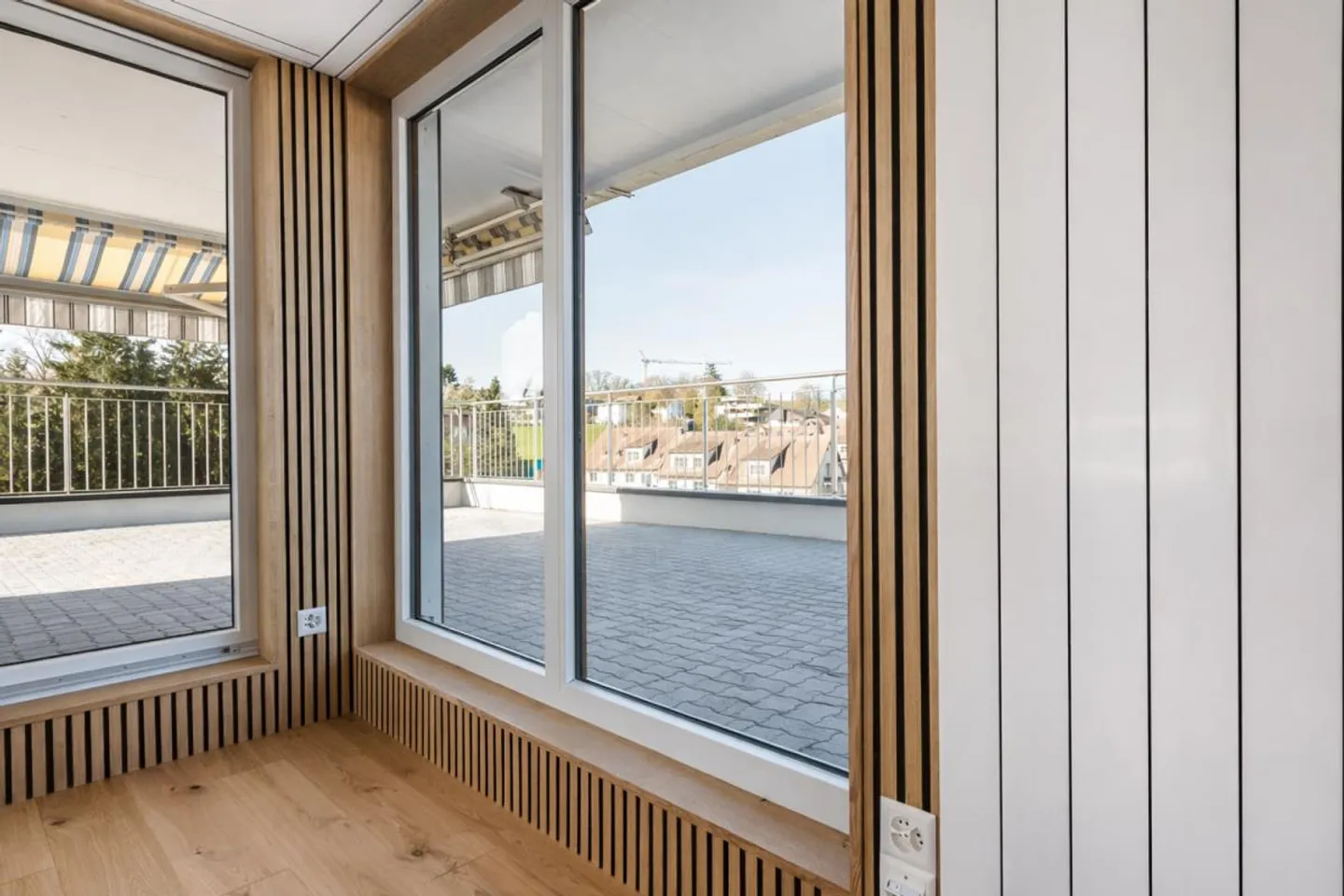 Renovated 3.5-room penthouse with XXL terrace (no lift) - Photo 5 of 17