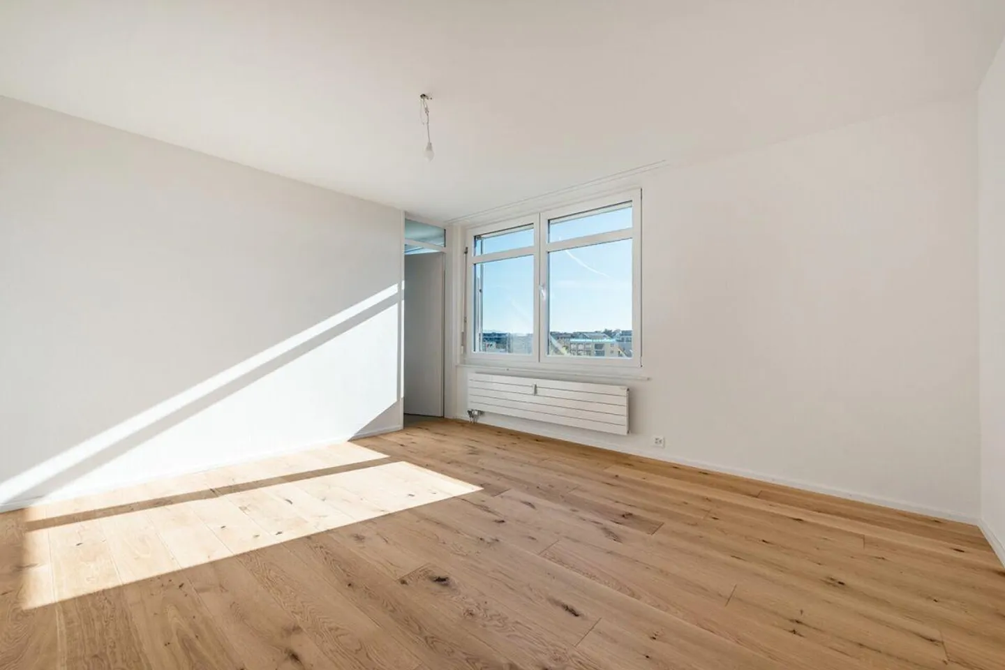 Renovated 3.5-room penthouse with XXL terrace (no lift) - Photo 10 of 17