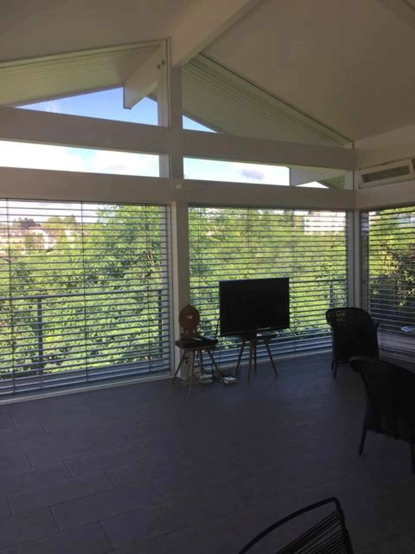 Bungalow individuel avec grand jardin près de l'hôpital. - Photo 2 sur 13