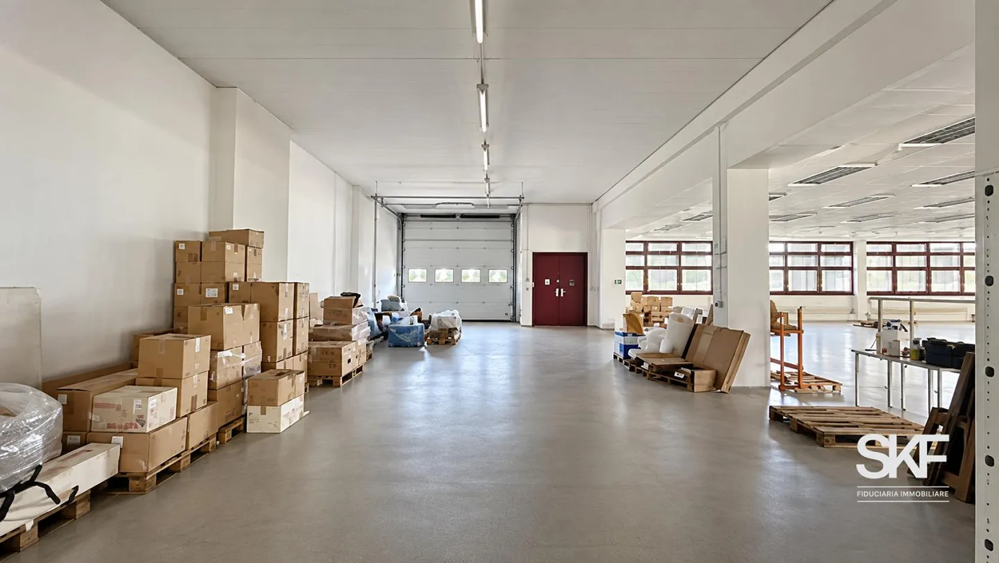 FOR SALE LARGE WAREHOUSE/COMMERCIAL/INDUSTRIAL DEPOSIT - Photo 3 of 12